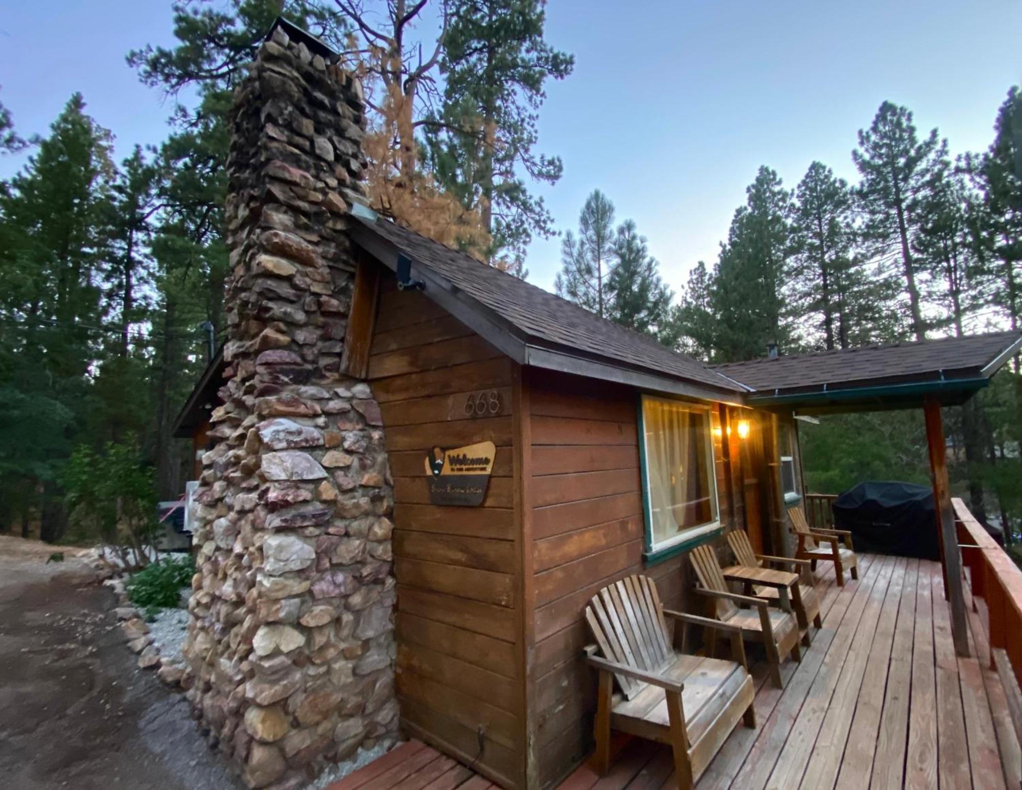 Snow Bunny Lodge - Perfect Big Bear Getaway! Deck With A New Hot Tub And Charcoal Barbecue! Big Bear Lake Exterior photo