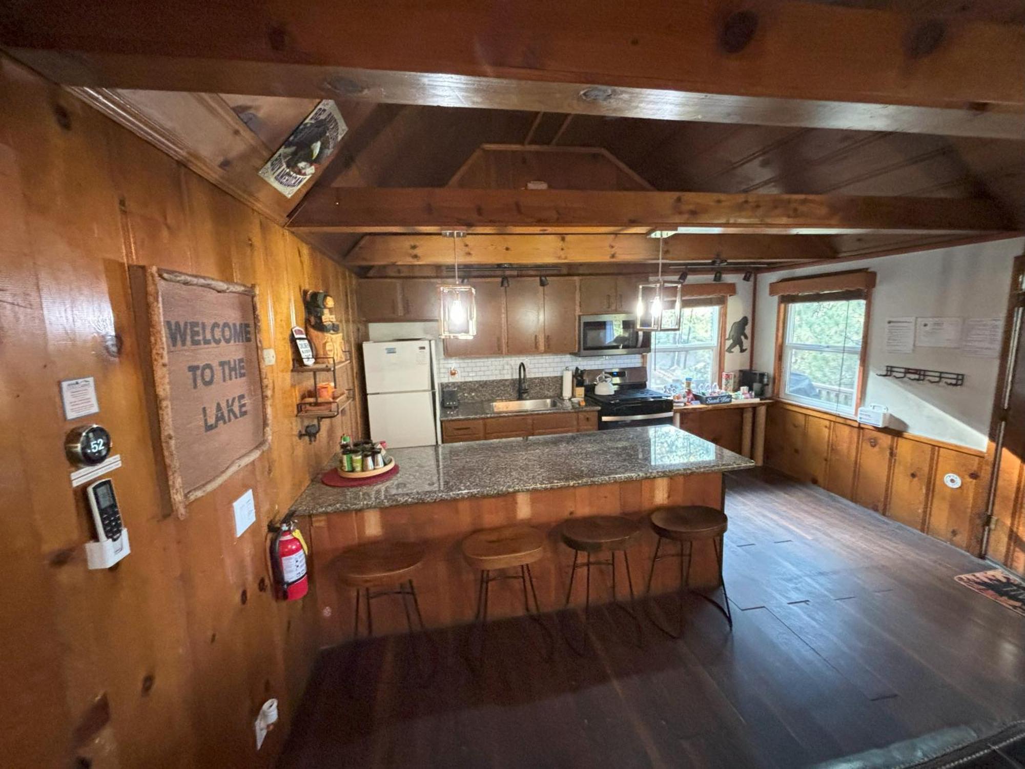 Snow Bunny Lodge - Perfect Big Bear Getaway! Deck With A New Hot Tub And Charcoal Barbecue! Big Bear Lake Exterior photo