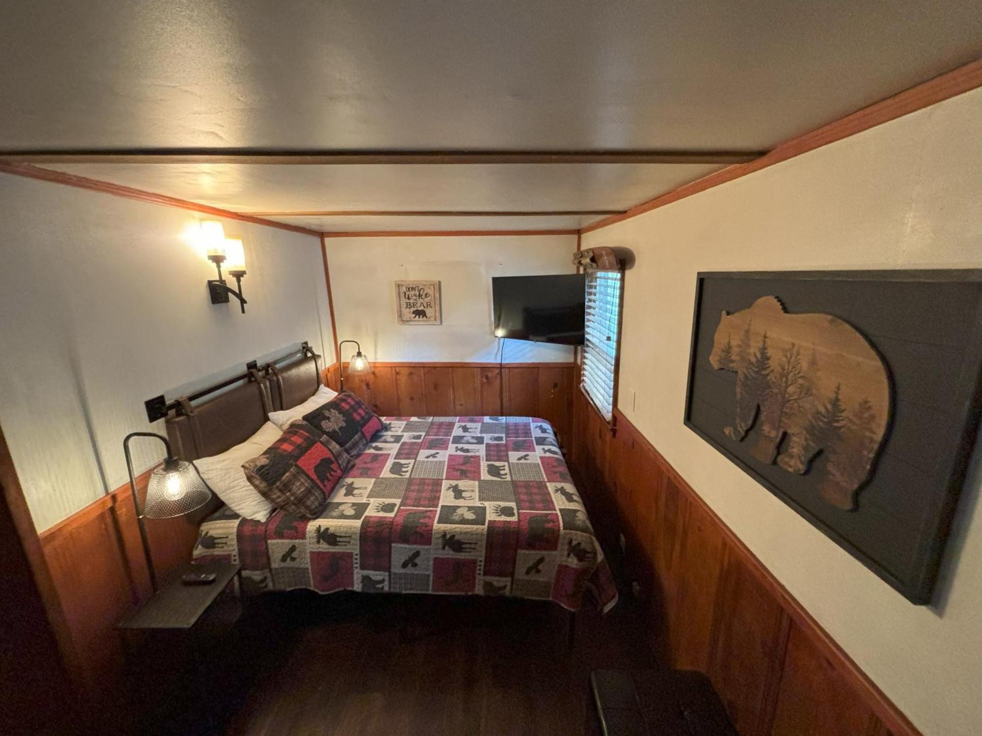 Snow Bunny Lodge - Perfect Big Bear Getaway! Deck With A New Hot Tub And Charcoal Barbecue! Big Bear Lake Exterior photo