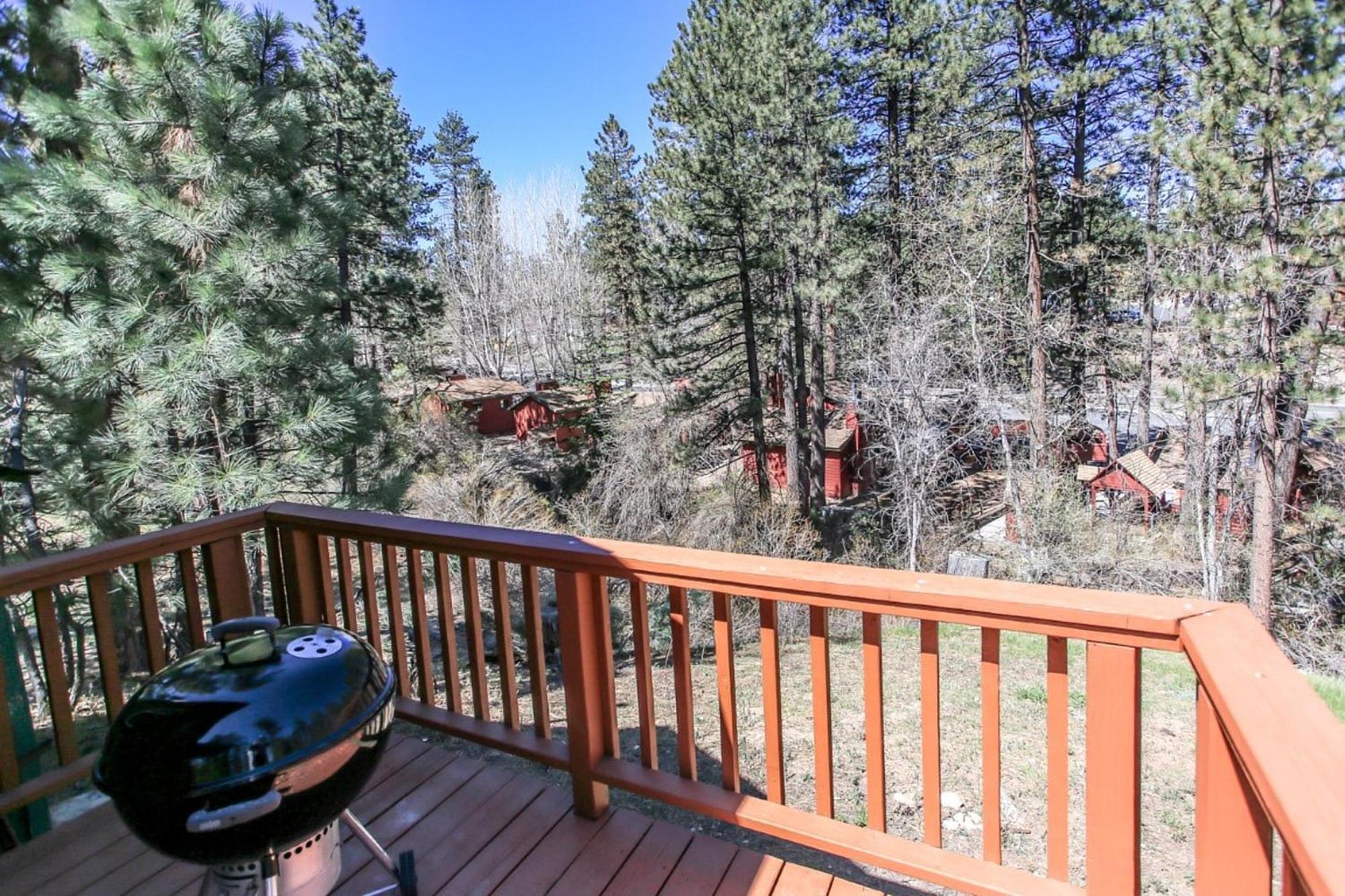 Snow Bunny Lodge - Perfect Big Bear Getaway! Deck With A New Hot Tub And Charcoal Barbecue! Big Bear Lake Exterior photo